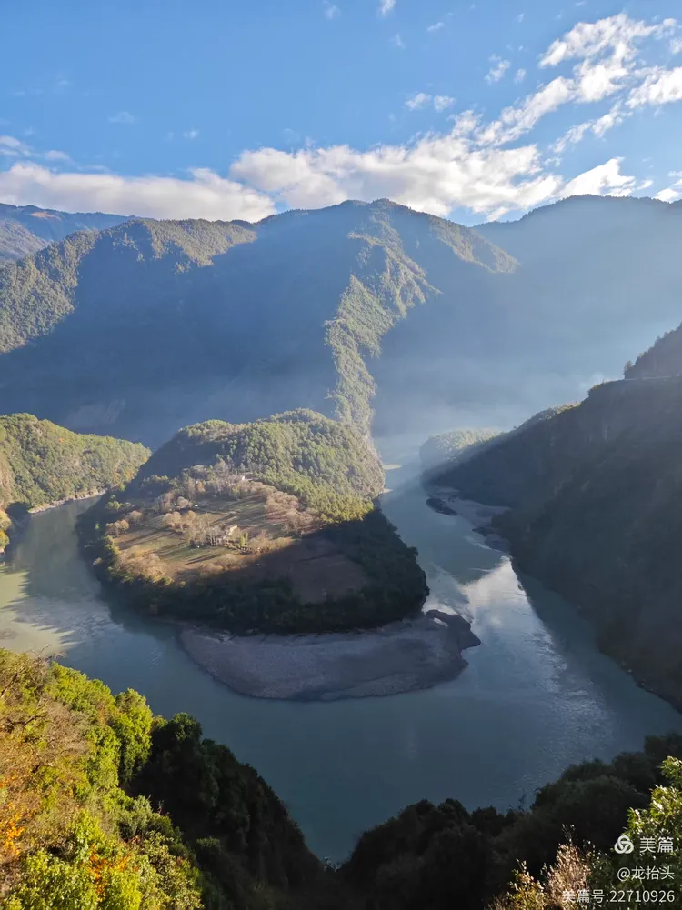 云南丙中洛镇怒江第一湾游记